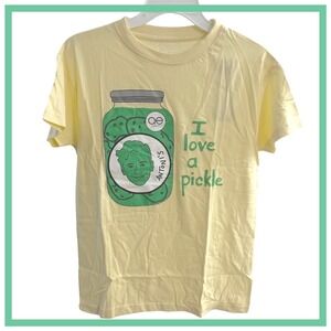 New Queer Eye Antoni Porowski I Love‎ A Pickle Yellow Graphic T-Shirt Sz. XS